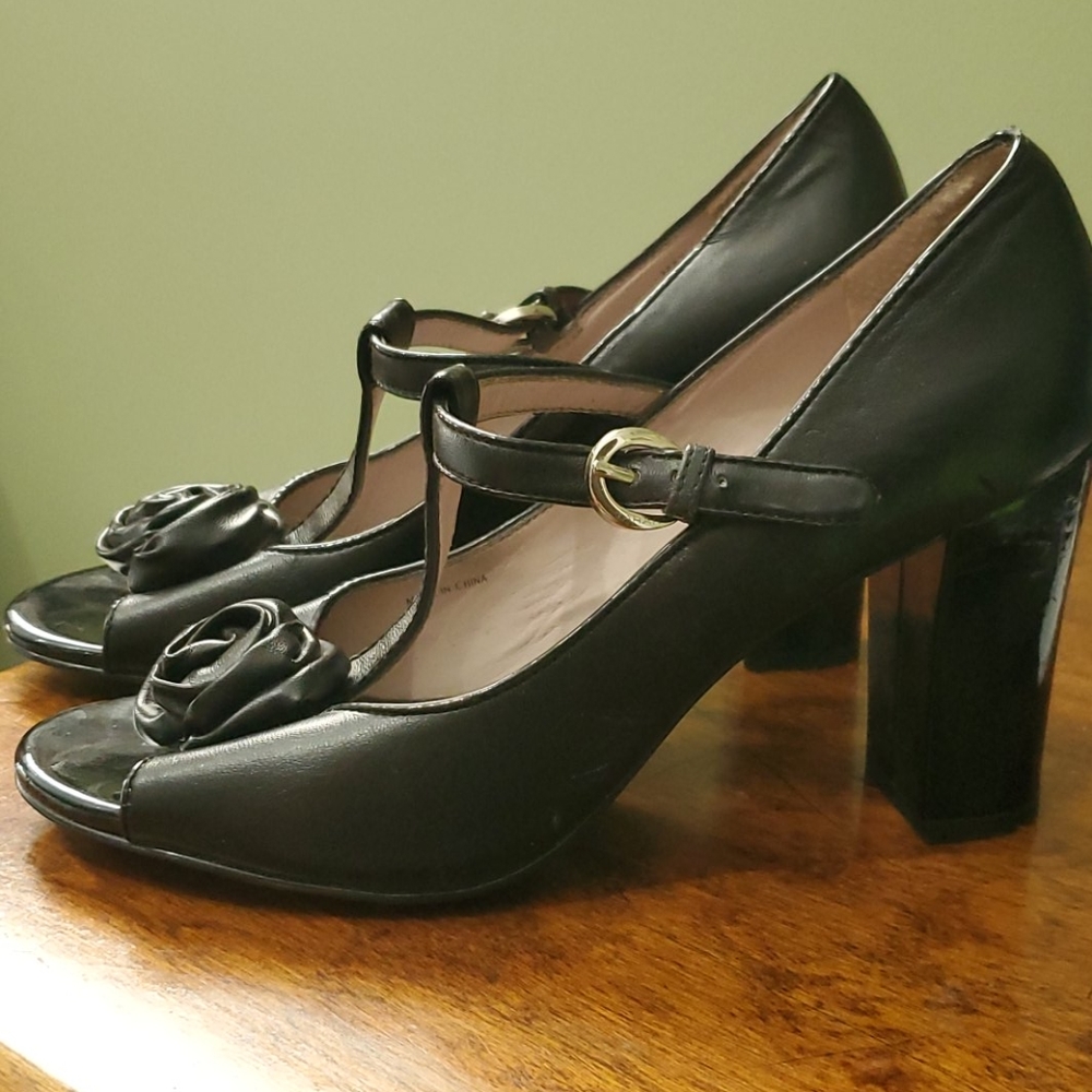 Shoes - Picture 2 of 3